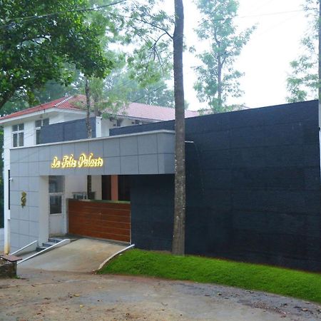 La Feliz Palacio Yercaud Exterior foto